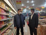 فرماندار پیشوا از یک فروشگاه عرضه مواد غذایی بازدید کرد/ پیگیری وضعیت تامین و توزیع کالاهای ضروری 