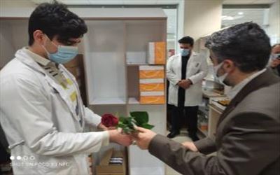 ️ گرامیداشت روز پرستار در پیشوا/ فرماندار با اهدای گل از کارکنان درمانگاه تامین‌ اجتماعی قدردانی کرد