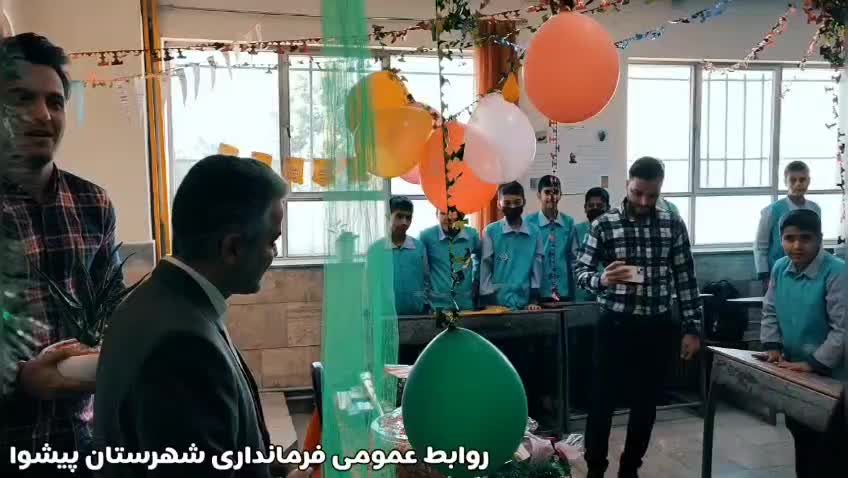 💢 تجلیل فرماندار از معلمان دبستان پسرانه حضرت قائم (عجل الله)